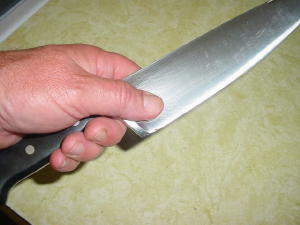 How to Hold a Kitchen Knife Like a Pro